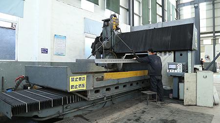 龙门磨床加工现场